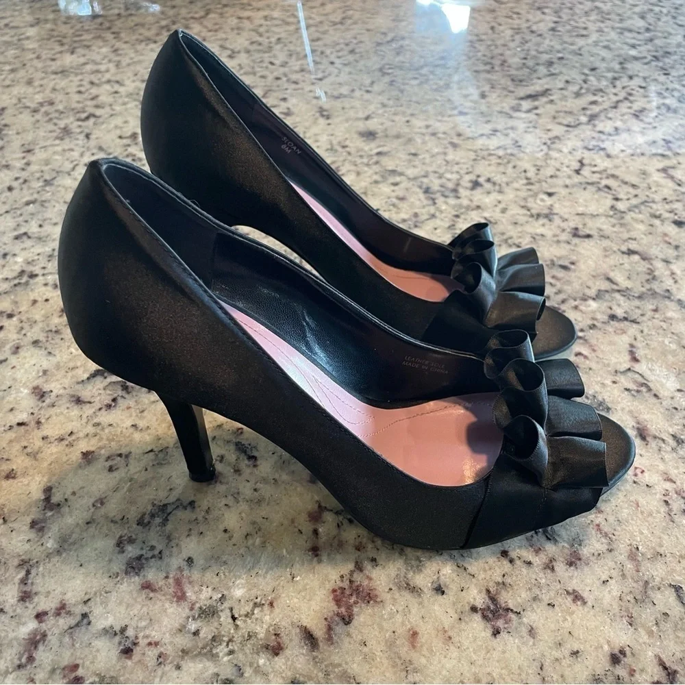Tahari Sloan black satin peep toe women’s size 8